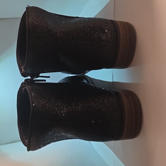 Cat & Jack Black Boots with Black sparkles in the back of the boot. - Picture 6 of 6